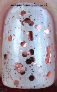 Maybelline Bronze Me Up Color Show Stripped Nudes glitter macro